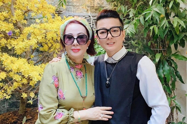 Vũ Hà và vợ hơn 8 tuổi mặn nồng suốt 3 thập kỷ Vu Ha va vo hon 8 tuoi man nong suot 3 thap ky