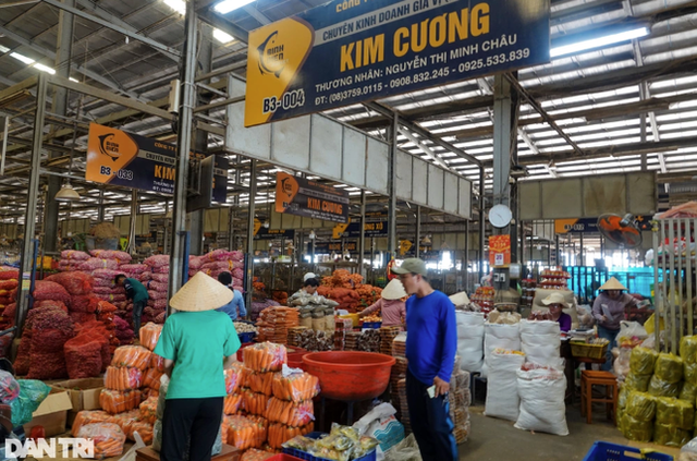 Tiểu thương chợ đầu mối lớn nhất TPHCM xoay cách gồng lỗ - Hình 3 Tieu thuong cho dau moi lon nhat TPHCM xoay cach gong lo-Hinh-3