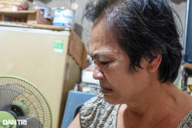 Phòng trọ như lò thiêu, lao động nghèo bật 2 quạt... ngồi thở - Hình 2 Phong tro nhu lo thieu, lao dong ngheo bat 2 quat... ngoi tho-Hinh-2