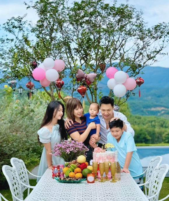 Mạnh Trường khoe khoảnh khắc lầy lội bên quý tử - Hình 3 Manh Truong khoe khoanh khac lay loi ben quy tu-Hinh-3