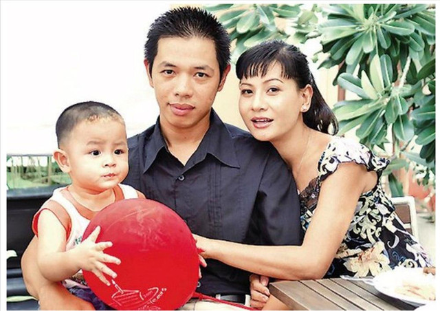Con trai Cát Phượng gây sốc với ngoại hình lạ lẫm, nuôi tóc dài Con trai Cat Phuong gay soc voi ngoai hinh la lam, nuoi toc dai