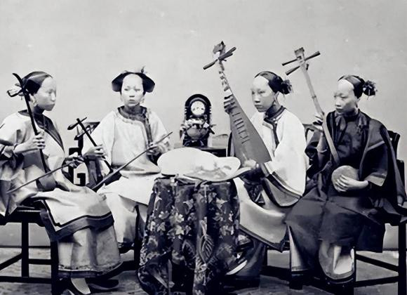 Gái lầu xanh thời nhà Thanh trông thế nào, ảnh thật lật đổ 3 điểm - Hình 2 Gai lau xanh thoi nha Thanh trong the nao, anh that lat do 3 diem-Hinh-2
