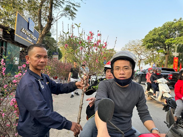 Người Hà Nội nườm nượp đi sắm Tết - Hình 4 Nguoi Ha Noi nuom nuop di sam Tet-Hinh-4
