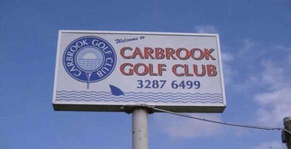Kỳ lạ đàn cá mập sống trong sân golf suốt 19 năm? - Hình 3 Ky la dan ca map song trong san golf suot 19 nam?-Hinh-3