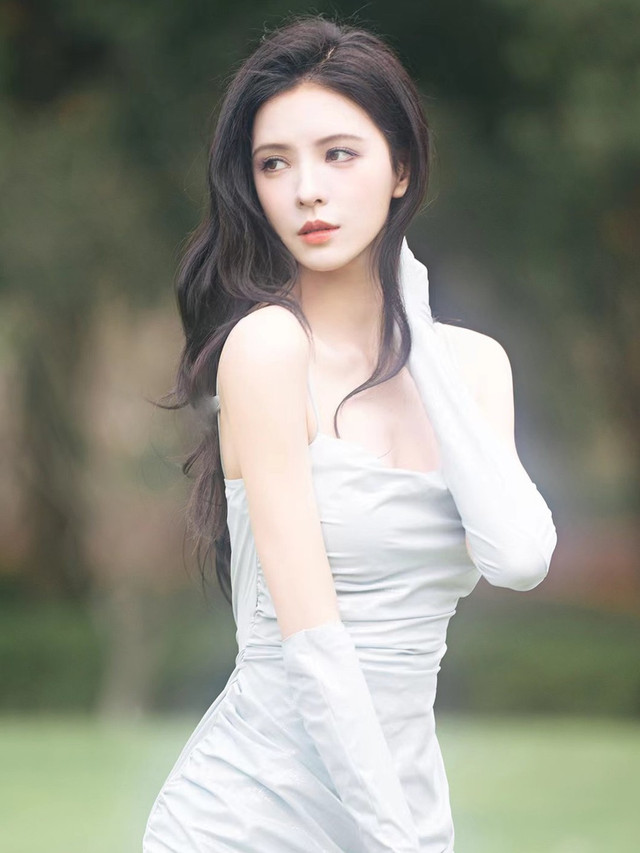 Khán giả sợ hãi giọng hát của búp bê màn ảnh Trung Quốc - Hình 3 Khan gia so hai giong hat cua bup be man anh Trung Quoc-Hinh-3