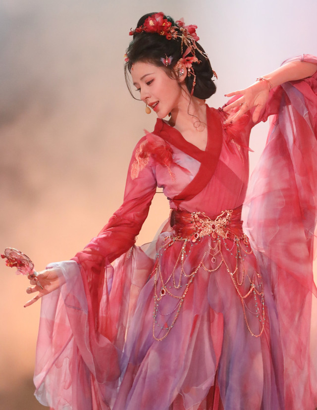 Khán giả sợ hãi giọng hát của búp bê màn ảnh Trung Quốc Khan gia so hai giong hat cua bup be man anh Trung Quoc