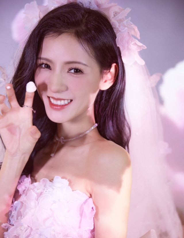 Khán giả sợ hãi giọng hát của búp bê màn ảnh Trung Quốc - Hình 9 Khan gia so hai giong hat cua bup be man anh Trung Quoc-Hinh-9