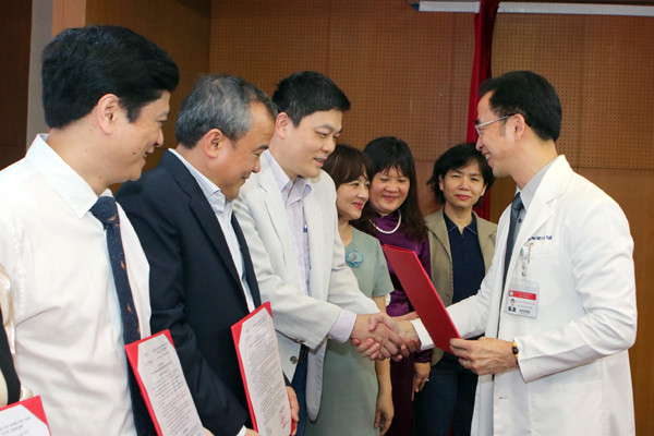 Không có chuyện Giám đốc Bệnh viện Bạch Mai bị bắt - Hình 2 Khong co chuyen Giam doc Benh vien Bach Mai bi bat-Hinh-2