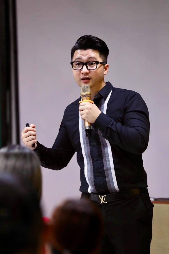 Hình ảnh mới nhất của Trọng Hưng sau thời gian bị chê xuống sắc - Hình 4 Hinh anh moi nhat cua Trong Hung sau thoi gian bi che xuong sac-Hinh-4