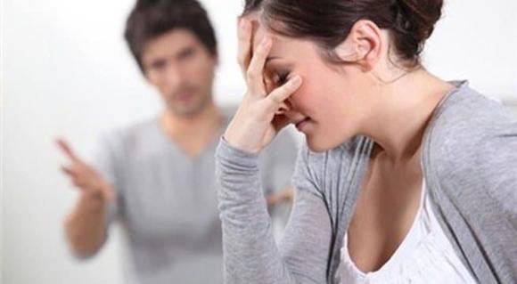 Khi mâu thuẫn vợ chồng, phụ nữ dại mới làm những việc này - Hình 2 Khi mau thuan vo chong, phu nu dai moi lam nhung viec nay-Hinh-2