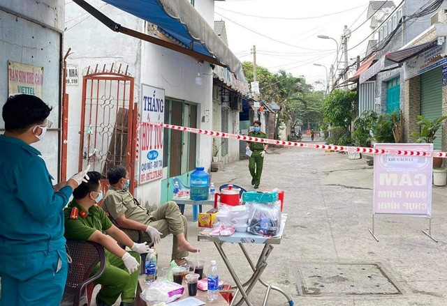 TP.HCM tạm dừng các dịch vụ không thiết yếu từ 12h ngày 9/2 - Hình 3 TP.HCM tam dung cac dich vu khong thiet yeu tu 12h ngay 9/2-Hinh-3
