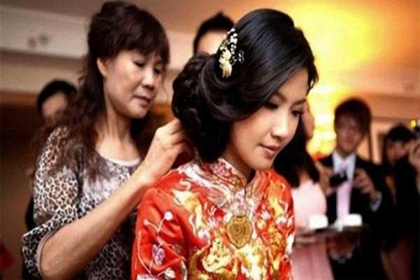 Thông gia đi dép lê trao 1 tỷ hồi môn, mẹ chồng choáng váng - Hình 2 Thong gia di dep le trao 1 ty hoi mon, me chong choang vang-Hinh-2