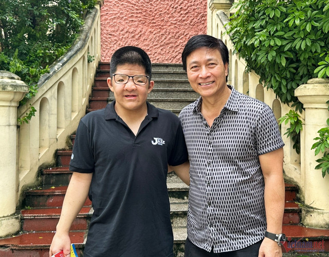 Lần hiếm hoi vợ Quốc Tuấn xuất hiện cùng chồng và con trai Bôm Lan hiem hoi vo Quoc Tuan xuat hien cung chong va con trai Bom