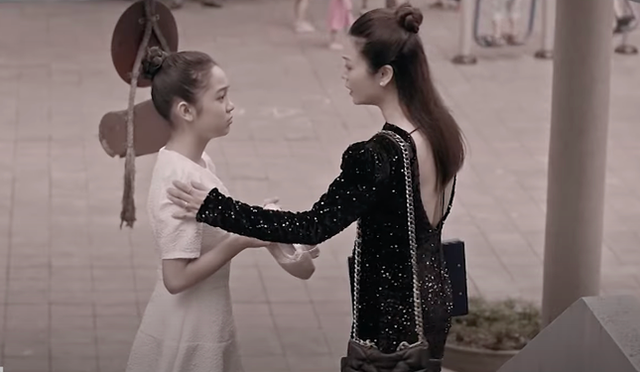 Cảnh phim của Lương Thu Trang quá vô lý khiến khán giả... sốc - Hình 3 Canh phim cua Luong Thu Trang qua vo ly khien khan gia... soc-Hinh-3