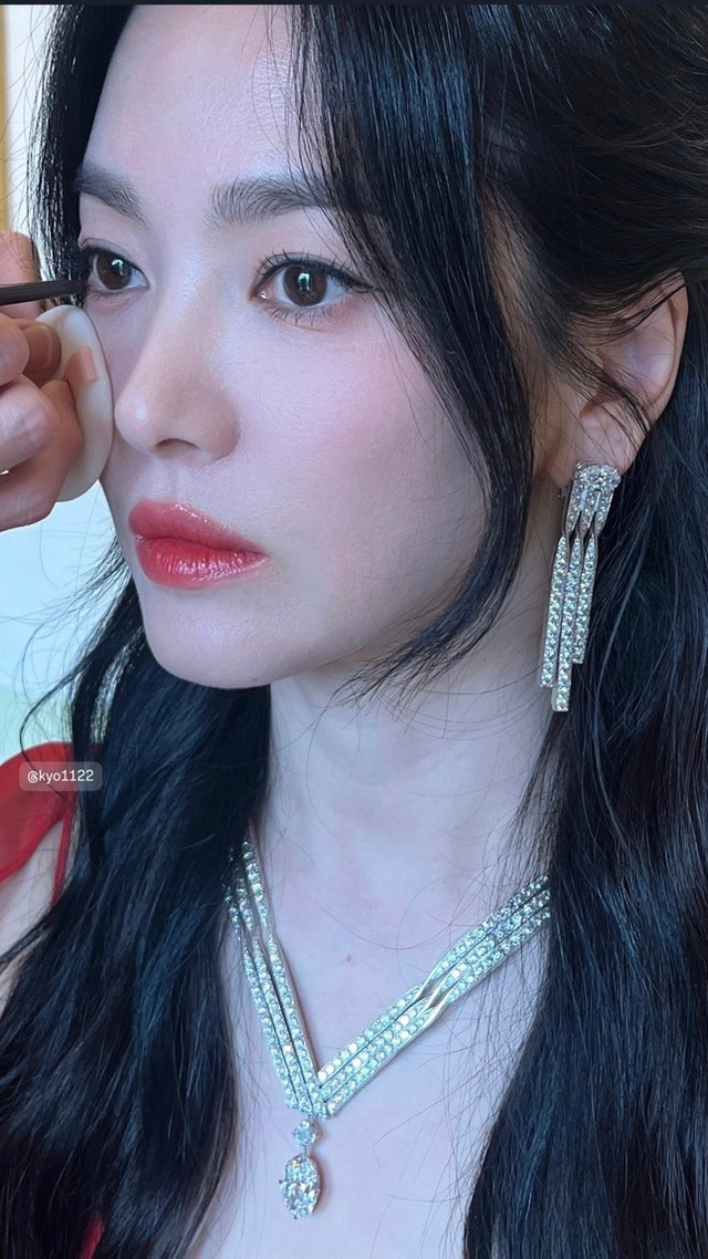 Diện mạo mới phiên bản rực rỡ của Song Hye Kyo - Hình 2 Dien mao moi phien ban ruc ro cua Song Hye Kyo-Hinh-2