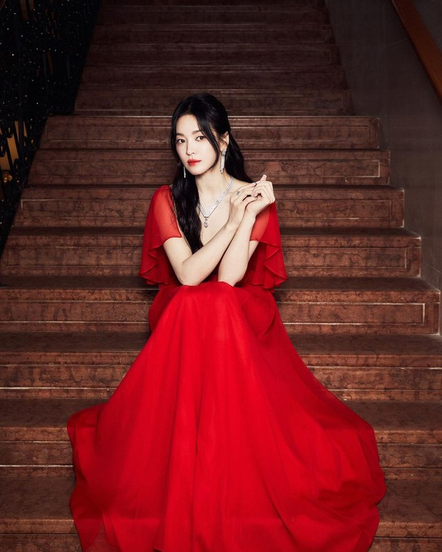 Diện mạo mới phiên bản rực rỡ của Song Hye Kyo - Hình 4 Dien mao moi phien ban ruc ro cua Song Hye Kyo-Hinh-4