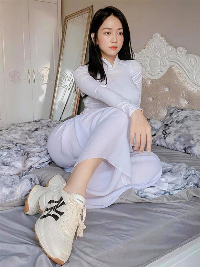 Hoa hậu 1m86 Bảo Ngọc mặc áo dài cùng sneaker - Hình 4 Hoa hau 1m86 Bao Ngoc mac ao dai cung sneaker-Hinh-4