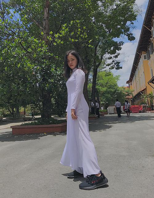 Hoa hậu 1m86 Bảo Ngọc mặc áo dài cùng sneaker - Hình 10 Hoa hau 1m86 Bao Ngoc mac ao dai cung sneaker-Hinh-10
