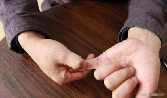 Ngón tay út vượt qua ba tầng, khi về già sẽ có cơm ăn áo mặc - Hình 3 Ngon tay ut vuot qua ba tang, khi ve gia se co com an ao mac-Hinh-3