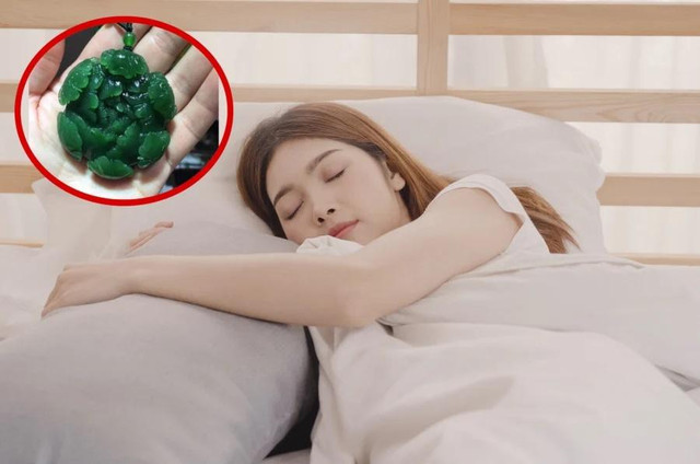 Đúng đêm giao thừa đặt 3 vật dưới gối, của cải tự tìm đến nhà Dung dem giao thua dat 3 vat duoi goi, cua cai tu tim den nha