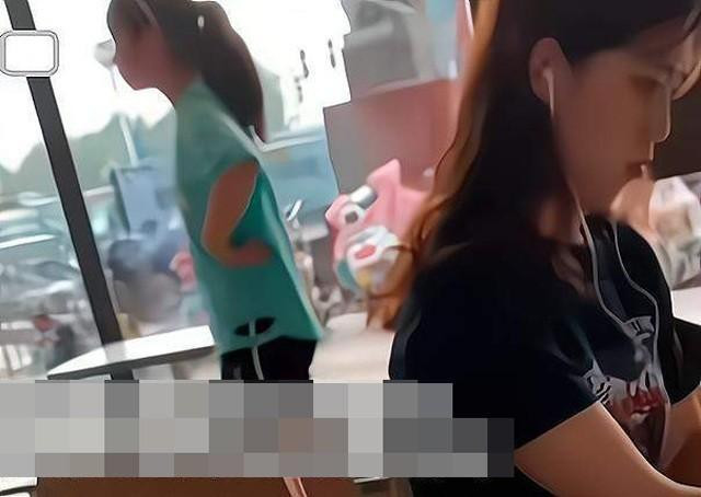 Bố đơn thân đi xem mắt, vừa thấy đối phương mặt mày tái mét - Hình 2 Bo don than di xem mat, vua thay doi phuong mat may tai met-Hinh-2