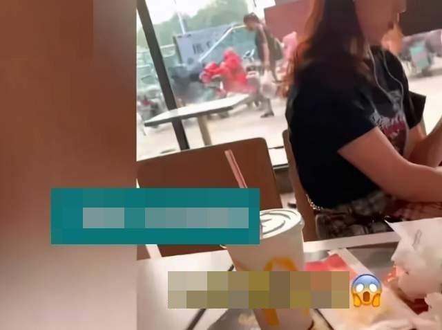 Bố đơn thân đi xem mắt, vừa thấy đối phương mặt mày tái mét Bo don than di xem mat, vua thay doi phuong mat may tai met