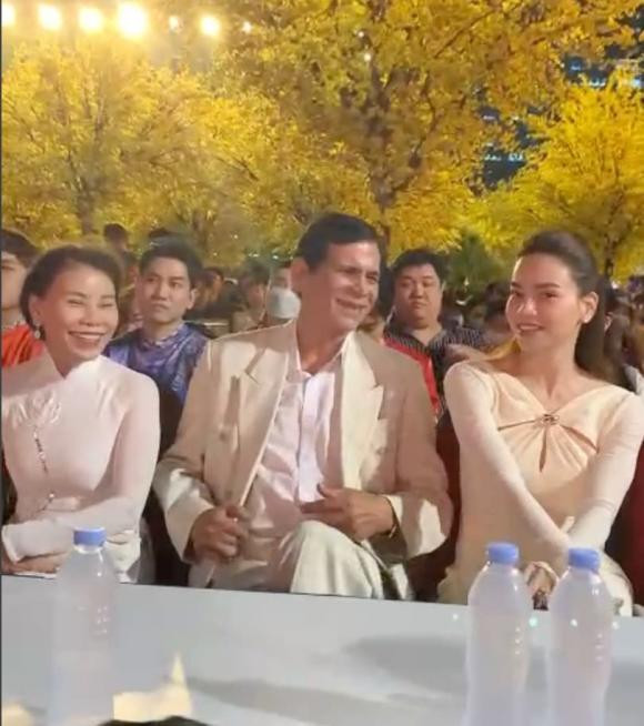 'Nữ hoàng giải trí' Hà Hồ từ góc nhìn của khán giả - Hình 2 'Nu hoang giai tri' Ha Ho tu goc nhin cua khan gia-Hinh-2