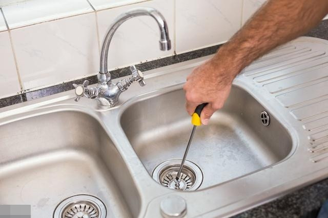 Bồn rửa lâu ngày bị tắc, chỉ cần đổ thứ nước này vào - Hình 2 Bon rua lau ngay bi tac, chi can do thu nuoc nay vao-Hinh-2