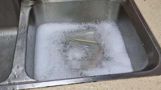 Bồn rửa lâu ngày bị tắc, chỉ cần đổ thứ nước này vào Bon rua lau ngay bi tac, chi can do thu nuoc nay vao