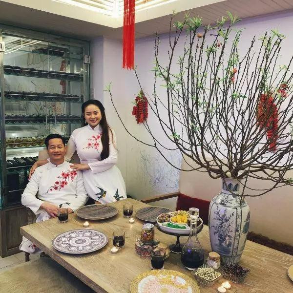 Phan Như Thảo trẻ hơn hẳn khi diện áo dài nhờ giảm 22kg - Hình 11 Phan Nhu Thao tre hon han khi dien ao dai nho giam 22kg-Hinh-11