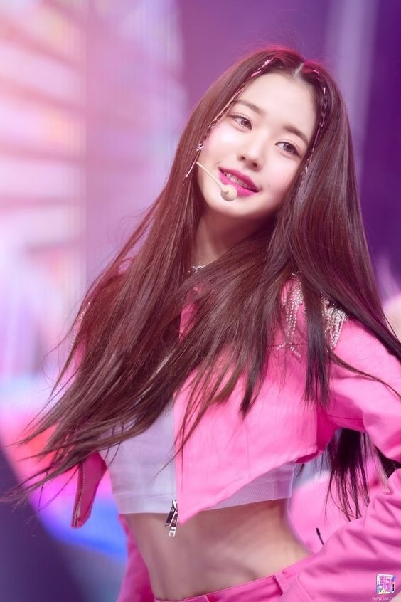 Nữ ca sĩ 18 tuổi hát nhép, được o bế vì nhan sắc búp bê - Hình 7 Nu ca si 18 tuoi hat nhep, duoc o be vi nhan sac bup be-Hinh-7