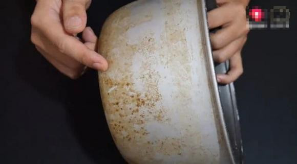 Nồi cơm điện chỉ rửa khoang trong? Bỏ qua 5 chỗ siêu bẩn này - Hình 4 Noi com dien chi rua khoang trong? Bo qua 5 cho sieu ban nay-Hinh-4