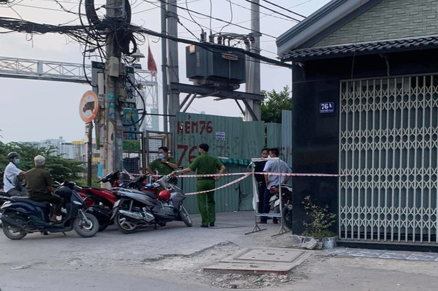 Đang ngủ trong nhà trọ, nam thanh niên bị nhóm người xông vào chém tới tấp - Hình 2 Dang ngu trong nha tro, nam thanh nien bi nhom nguoi xong vao chem toi tap-Hinh-2