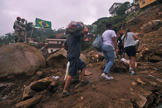 Mưa lớn gây sạt lở ở Brazil khiến 14 người chết - Hình 7 Mua lon gay sat lo o Brazil khien 14 nguoi chet-Hinh-7