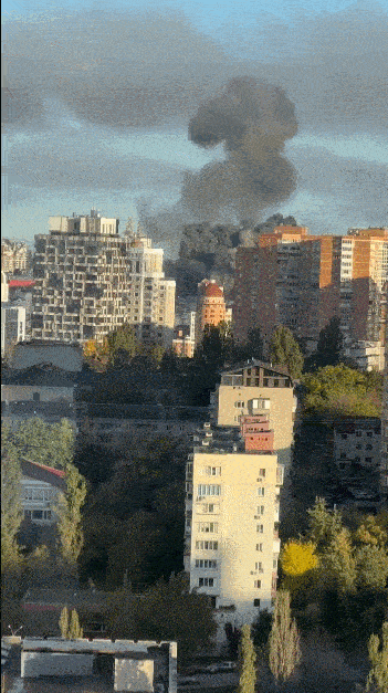 Phía Bộ quốc phòng Ukraine cho biết, 41 trong số 75 tên lửa do quân đội Nga phóng “đã bị đánh chặn”, và các tên lửa không bị đánh chặn đã bắn trúng các thành phố trên khắp Ukraine, bao gồm thủ đô Kiev và thành phố phía tây Lviv gần biên giới Ba Lan.
