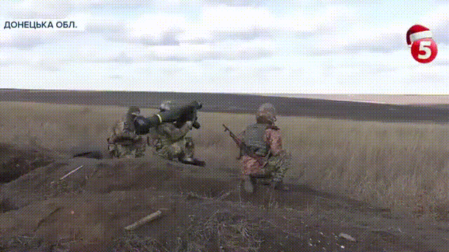 Đặc biệt là khi xét đến thực tế của phía Quân đội Ukraine, là ngoài việc sử dụng máy bay không người lái Bayraktar TB2 ở Donbas, họ đã bắt đầu sử dụng tên lửa chống tăng Javelin nhập trước đó của Mỹ ở đây.