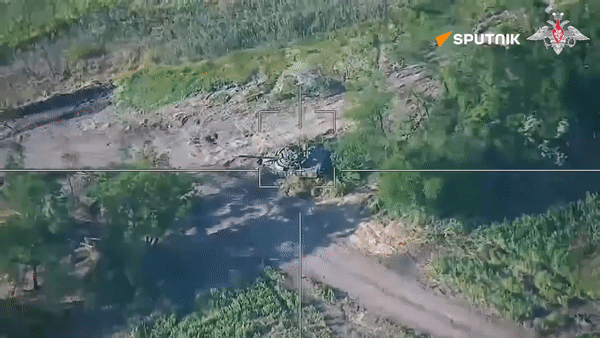 Theo các nguồn tin từ phương Tây, những chiếc UAV Lancet của Nga có thể gây hư hại nghiêm trọng với xe tăng, khiến chúng không thể chiến đấu. Các video khác cho thấy, một chiếc Lancet đâm vào nòng pháo của xe tăng, có khả năng gây ra vụ nổ, nếu có đạn bên trong buồng đạn.