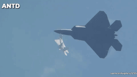 Việc tham chiến của Su-57 không chỉ có ý nghĩa là nó đã được tích hợp vào hệ thống tác chiến trên không của Nga, mà còn có thể tạo thành lợi thế về “thế hệ máy bay” so với các máy bay chiến đấu F-16 mà Ukraine sắp có được. Đây rất có thể sẽ là “cơn ác mộng” đối với các máy bay F-16, mà Ukraine sắp nhận.