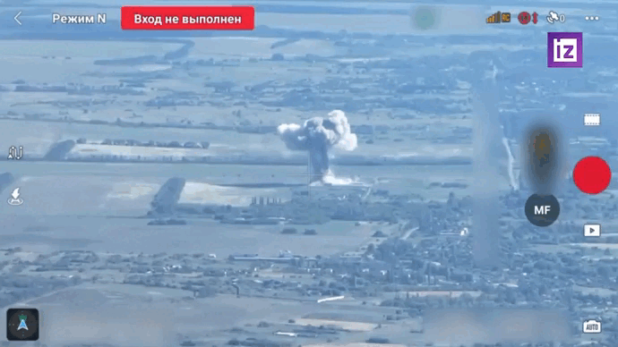 Theo Merkuris, bom FAB-3000 (Nga gọi là bom Sa hoàng), có thể phá hủy ngay lập tức mục tiêu của AFU. Do vậy, việc làm sao để đối phó với đợt tấn công bằng vũ khí uy lực như vậy của RFAF, ổn định tuyến phòng thủ và nâng cao tinh thần chiến đấu cho binh lính, đã trở thành bài toán khó, mà AFU cần phải giải quyết cấp bách. (nguồn ảnh Military Review, Lenta.ru, Ukrinform). 