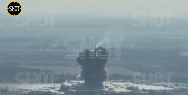 Tận dụng việc Mỹ ngừng viện trợ vũ khí cho Ukraine, quân đội Nga (RFAF) đã tranh thủ thời cơ và mở cuộc tấn công dữ dội vào các vị trí trọng yếu của quân đội Ukraine (AFU) ở mặt trận Kursk, bằng cách sử dụng bom FAB-3000, tấn công vào những công sự vững chắc của quân Ukraine.