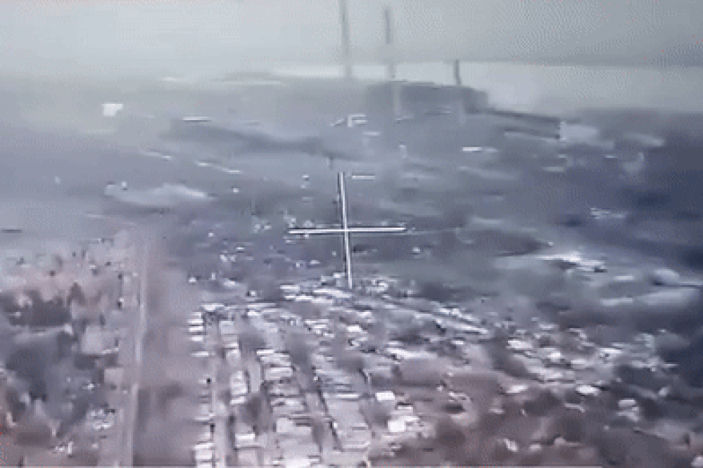 Với các trận đánh trong đô thị, Quân đội Nga tích cực sử dụng UAV trinh sát tầm trung, gắn camera hồng ngoại có độ phân giải cao. Sau khi phát hiện quân Ukraine ẩn náu trong các tòa nhà, hay cánh rừng, họ sử dụng UAV FPV và hỏa lực pháo binh để thực hiện các vụ tấn công hỏa lực dữ dội, sau đó đội xung kích tiến lên, tiêu diệt hoàn toàn lực lượng Ukraine.