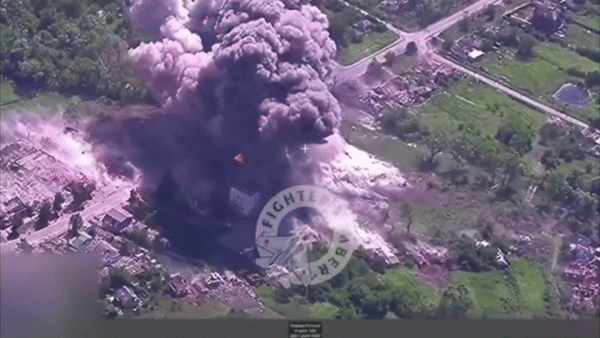 Điều đáng chú ý là lính Ukraine ngày càng sợ hãi đối với bom lượn của Nga do sức tàn phá lớn, chính xác cao và đặc biệt là Ukraine không có vũ khí nào có thể chống lại. Kiev thường lấy lý do này để yêu cầu các nước phương Tây cung cấp vũ khí phòng không mạnh hơn và cho phép tiến hành các cuộc tấn công bằng vũ khí tầm xa vào các sân bay trong lãnh thổ Nga.