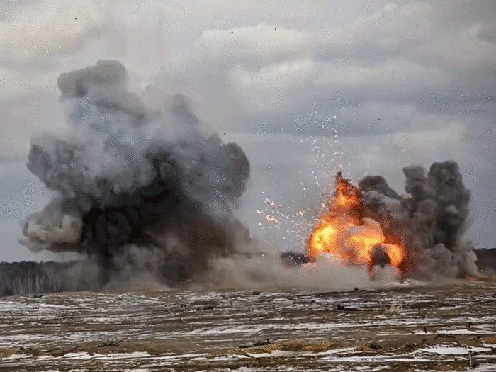 Hiện tại các hệ thống phòng không quốc gia của Ukraine đã bị vô hiệu hóa, do các cuộc tấn công bằng tên lửa của phía Nga. Lữ đoàn phòng không chiến thuật gần Vasilkov, lực lượng phòng không chính của khu vực Miền Đông đã bị đánh thiệt hại nặng.