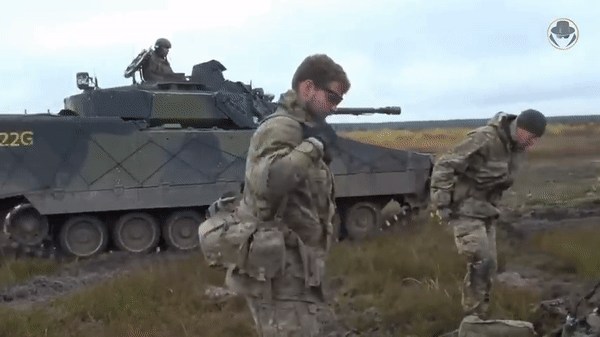 Xe chiến đấu bộ binh CV-90, được đánh giá là loại xe chiến đấu bộ binh mạnh nhất thế giới, chỉ mới có mặt trên chiến trường Ukraine vào cuối tháng 5 vừa qua. Có tổng cộng 50 chiếc CV90 được Thụy Điển cung cấp cho Ukraine và chuyển đến Ukraine bằng đường bộ. Chúng được trang bị cho các đơn vị tinh nhuệ như Lữ đoàn bộ binh cơ giới số 21 của Ukraine. 