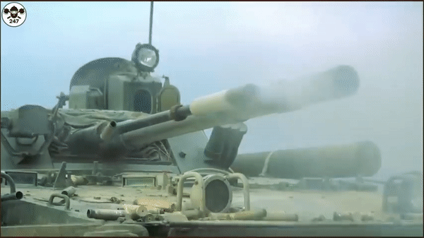 Thiết kế cửa lên xuống xe đóng mở thủ công, cũng giúp giảm tương đối việc lắp đặt hệ thống điện tử và ít linh kiện điện tử hơn, đồng nghĩa với việc ít khả năng hỏng hóc hơn và có thể duy trì độ ổn định tốt trong nhiều môi trường khắc nghiệt khác nhau. 