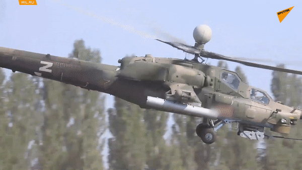Trực thăng vũ trang Mi-28 có hệ thống quan sát tốt hơn và là bệ vũ khí tương đối ổn định trên không. Trực thăng có thể giảm tốc độ hoặc thậm chí bay lơ lửng, nên có thể theo kịp tốc độ bay thấp của UAV.