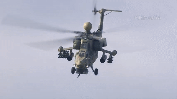 Ngoài ra, Mi-28 còn có hỏa lực mạnh mẽ, không chỉ được trang bị số lượng lớn tên lửa, rocket chống tăng mà còn được trang bị pháo 30 mm 2A42 cải tiến ở tháp pháo dưới mũi, với cơ số đạn 300 viên.