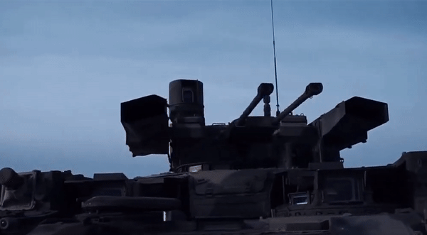 Một bài báo đăng trên trang web "Defense News" của Israel vào tháng 10/2022 cho biết, cuộc xung đột giữa Nga và Ukraine đã chứng minh rằng, pháo cỡ nhỏ và cỡ trung vẫn sẽ xuất hiện trên các nền tảng tác chiến mặt đất trong tương lai và sự đổi mới sẽ tiếp tục trên cơ sở này.