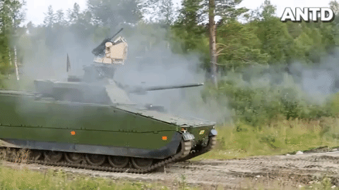 Trên cơ sở này, Mỹ và Nga có kế hoạch phát triển pháo cỡ nòng lớn hơn từ 50 mm và 57 mm cũng như các loại đạn thông minh tương ứng để trang bị trên các xe chiến đấu bộ binh thế hệ mới. Hiện xe chiến đấu bộ binh CV-90 của Thụy Điển là có hỏa lực mạnh nhất, khi trang bị pháo 40mm.