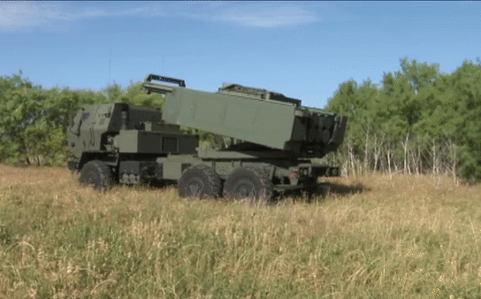 Quân đội Nga coi hệ thống HIMARS của Ukraine như một “cái gai chọc vào mắt” và tổ chức nhiều cuộc tấn công săn lùng HIMARS, nhưng hiệu quả không cao. Quân đội Ukraine cho biết, những gì Quân đội Nga phá hủy, thực chất là HIMARS giả, bằng cao su hoặc gỗ.
